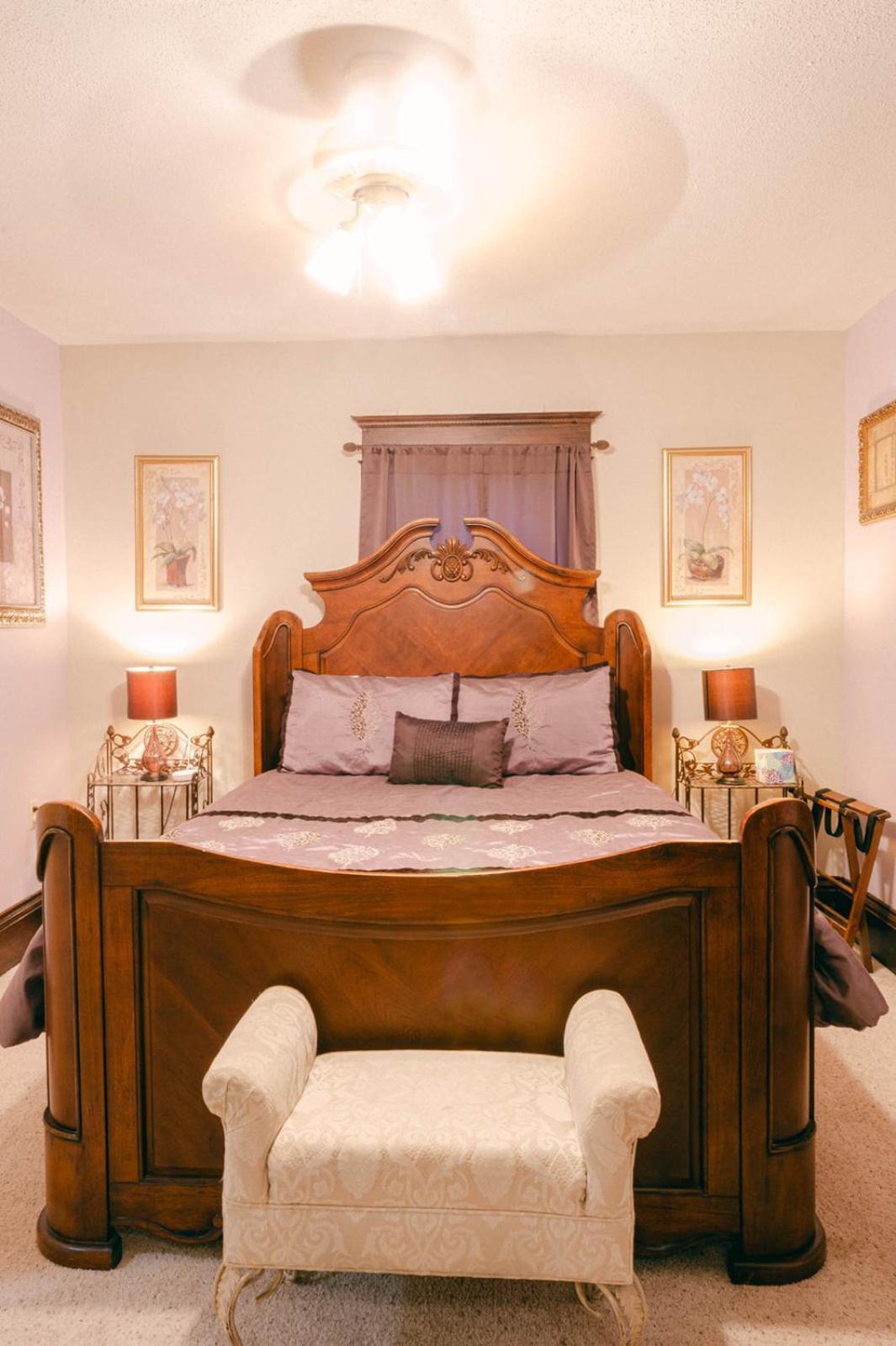 The Wolf Manor Bed and Breakfast Ellinwood Exteriör bild