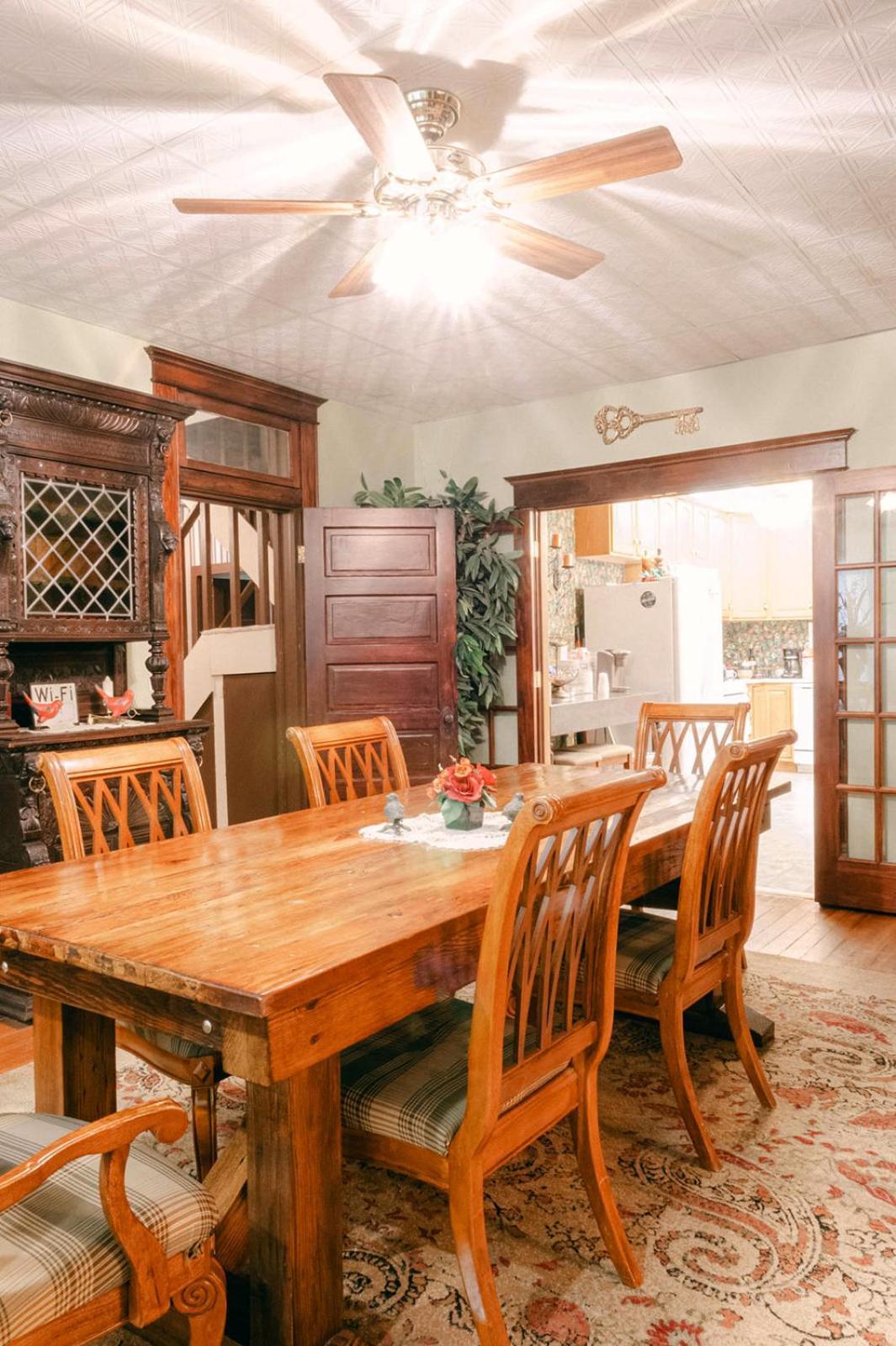 The Wolf Manor Bed and Breakfast Ellinwood Exteriör bild