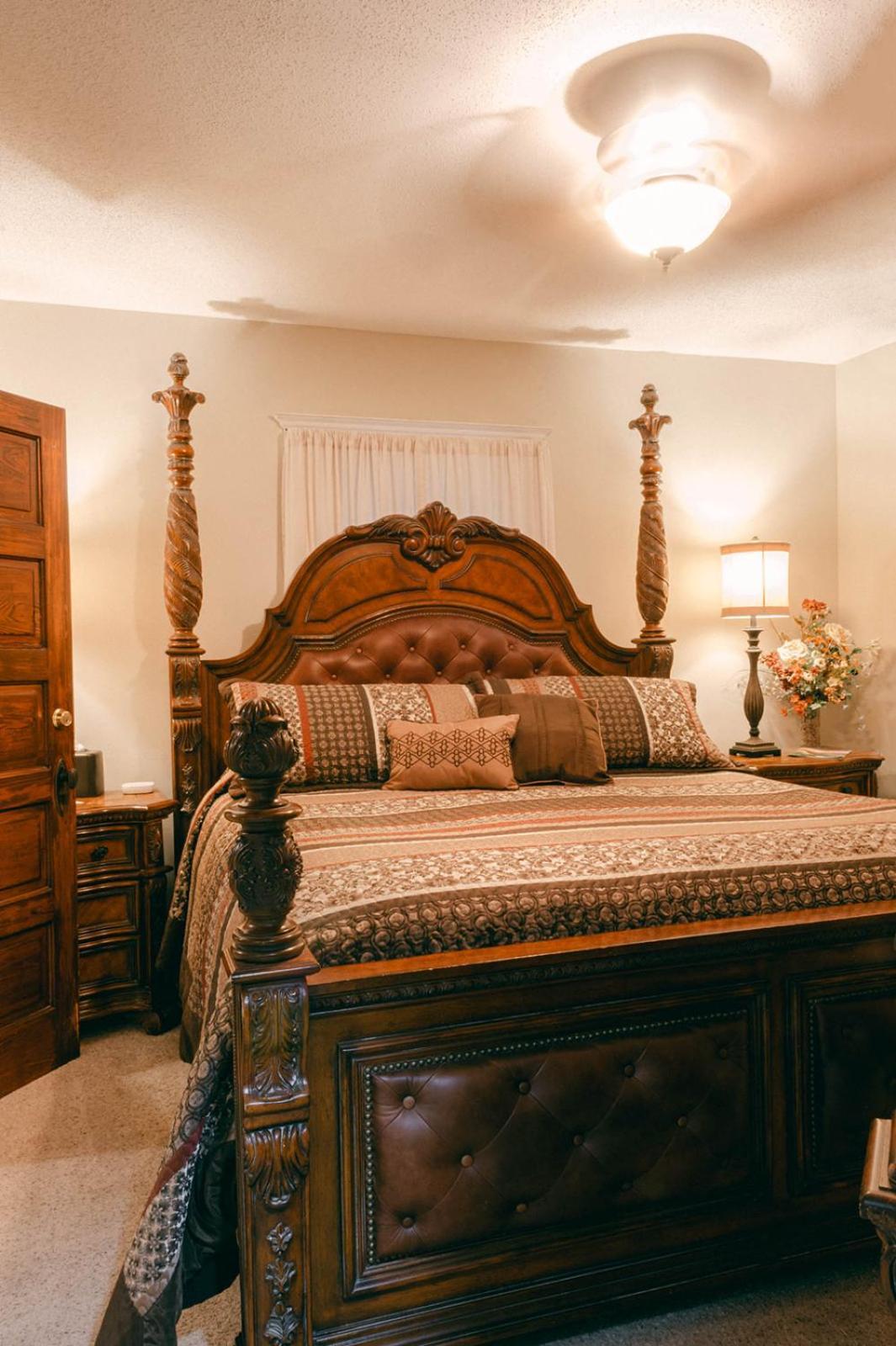 The Wolf Manor Bed and Breakfast Ellinwood Exteriör bild