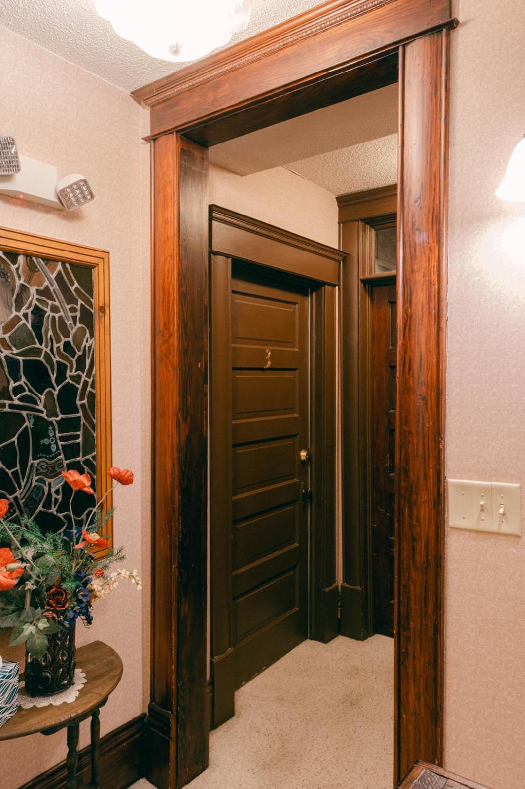 The Wolf Manor Bed and Breakfast Ellinwood Exteriör bild